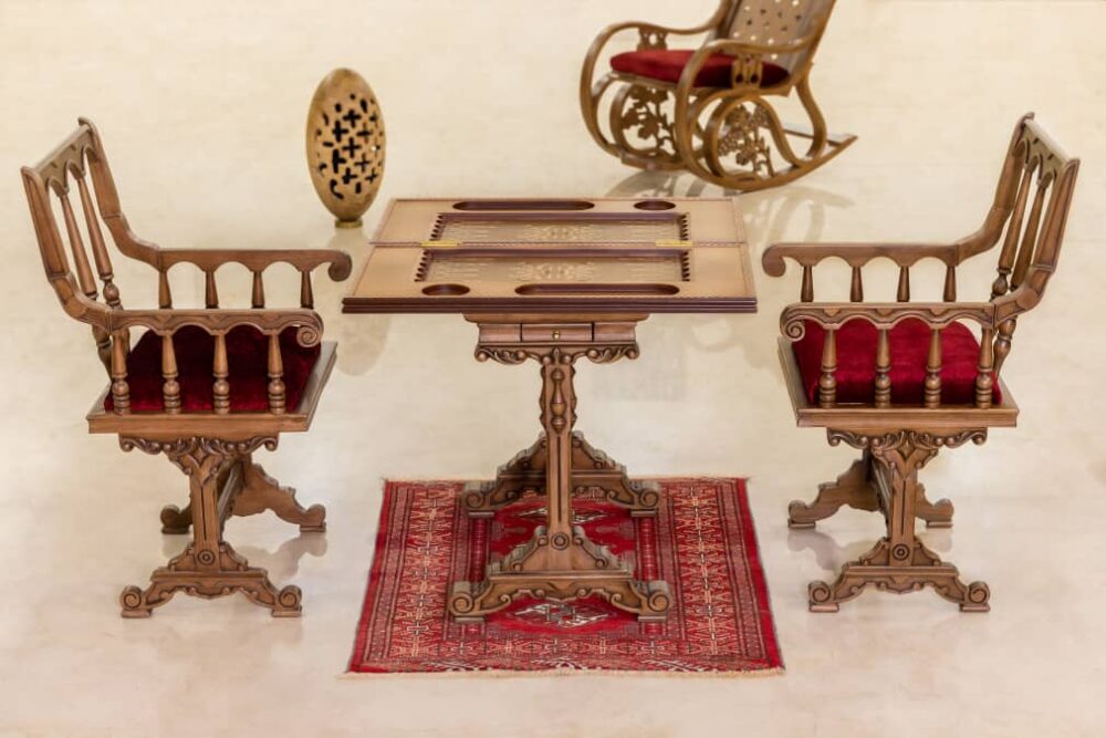 مجموعه صندلی، میز و تخته نرد